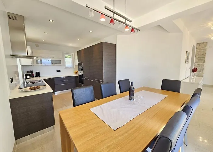 Keti 4 Nv - 6 Pax With Sea View Novi Vinodolski